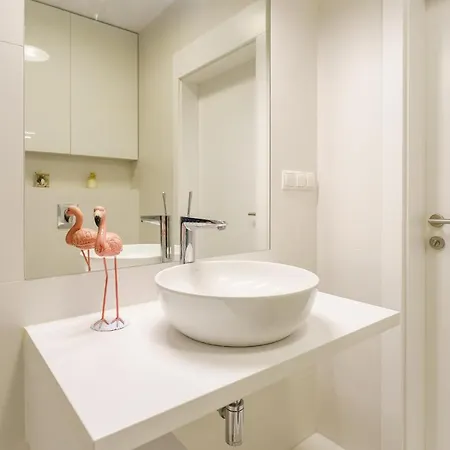 아파트 Pearl Grace Bay 로고보