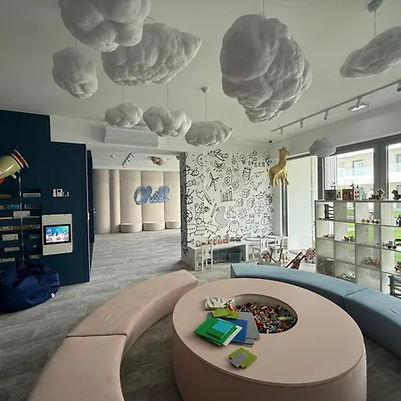 Pearl Grace Bay 로고보